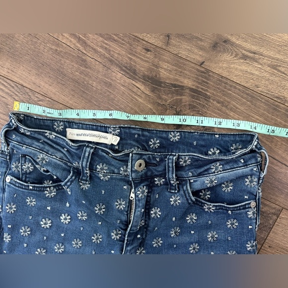 Pilcro by Anthropologie Floral Embroidered 
Jeans Size 6 - Picture 7 of 12
